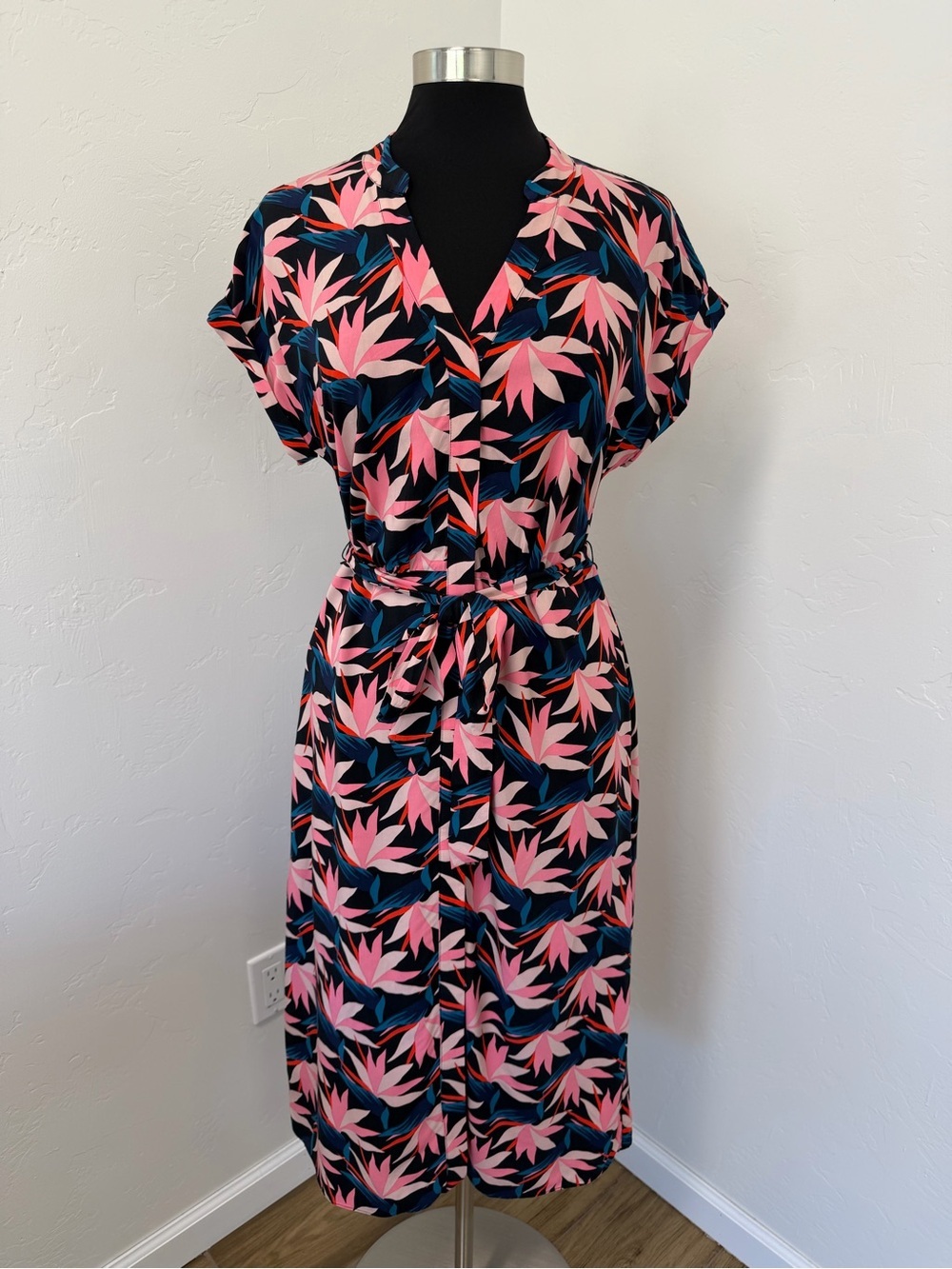Boden Nicola Black Pink Bird of Paradise Button Up Midi Shirt Dress Size 8 - Picture 3 of 14